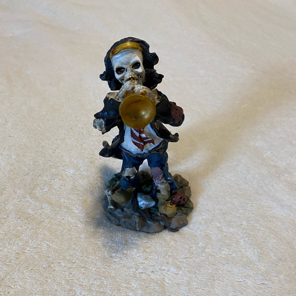 Band of 4 Skeleton Musician Figures - Picture 10 of 13